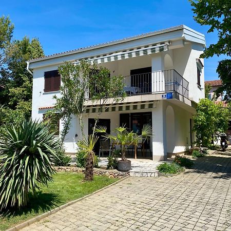 Apartment Olive Groove Malinska Buitenkant foto
